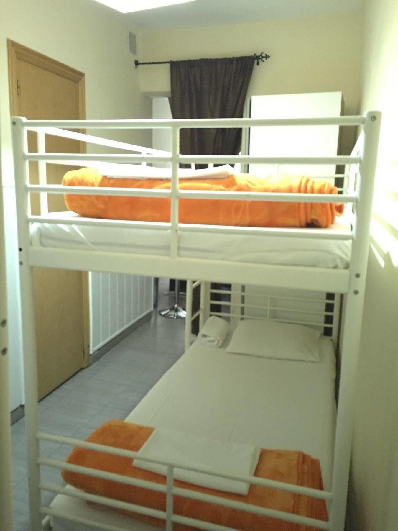 Hostal Oxum Madrid Eksteriør billede