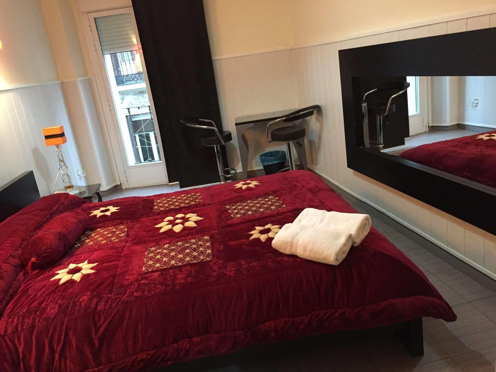 Hostal Oxum Madrid Eksteriør billede